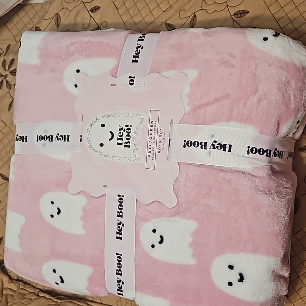 Marshalls Full Queen Halloween Blanket 90x90 Pink White Ghost Hey boo!